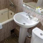 Ванная комната в 2 местном 2 комнатном Джуниор Сюит, Корпус В санатория Родник в Пятигорске