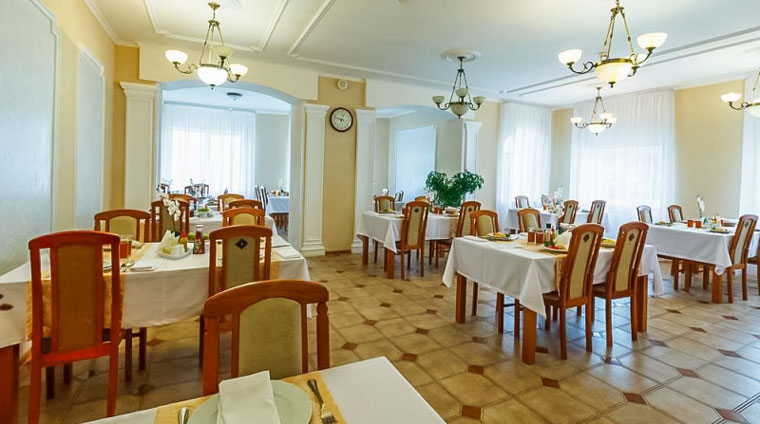 Интерьер обеденного зала для отдыхающих корпусов 3 и 4 санатория Дон в Пятигорске