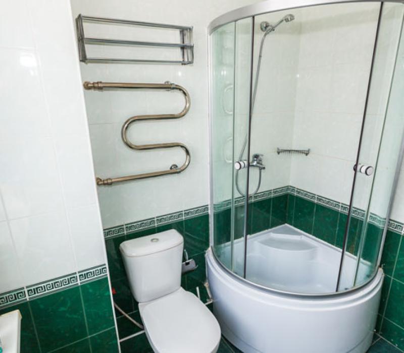 Оснащение ванной комнаты в 1 местном 1 комнатном Стандарте, Корпус 2 санатория Руно в Пятигорске