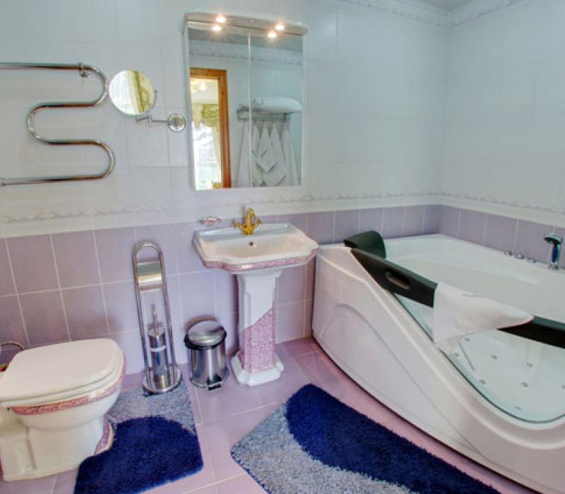 Одна из ванных комнат в 2 местном 3 комнатном Сьют санатория Пятигорский Нарзан в Пятигорске