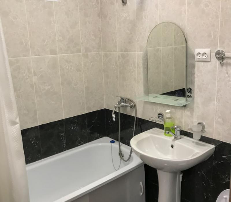 Совмещенный санузел с ванной в 2 местном 2 комнатном Люксе семейном гостиницы Комфорт Хауз в Архызе