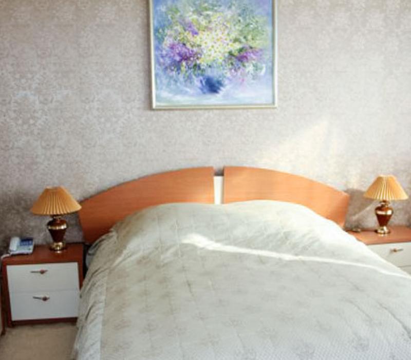Спальня в 2 местных 3 комнатных Апартаментах, Корпуса 1 санатория Виктория в Ессентуках