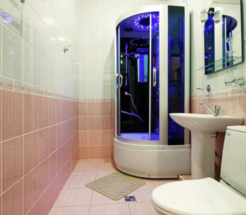Ванная комната с душевой кабиной в 2 местном 2 комнатном 1 категории, Корпус №2 санатория им. Анджиевского в Ессентуках