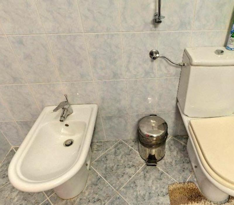Биде и унитаз в ванной комнате 1 местного 1 комнатного Комфорта в санатории Долина Нарзанов. Ессентуки
