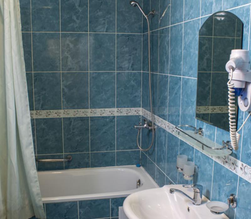 Ванная комната в 2 местном 1 комнатном Стандарте Dbl санатория Жемчужина Кавказа в Ессентуках