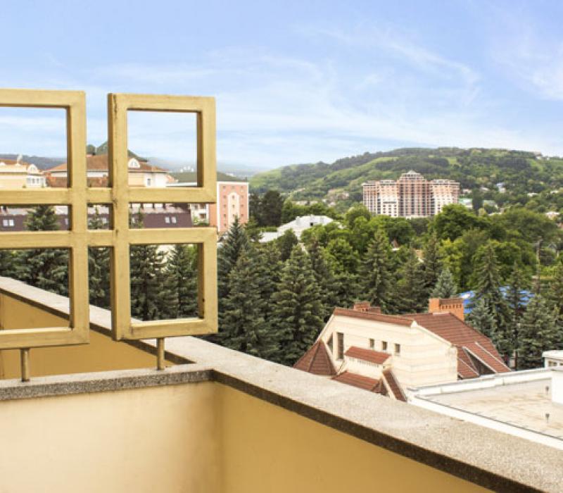 Вид с балкона номера 2 местный 2 комнатный Люкс в санатории Целебный Нарзан Кисловодска