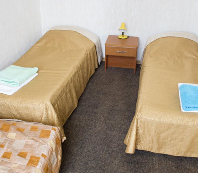 Спальня в 2 местном 2 комнатном Улучшенном санатория Центросоюза РФ в Ессентуках