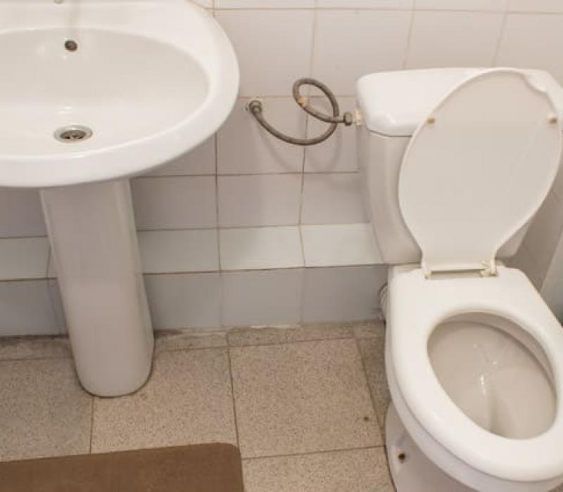 Совмещенный санузел с ванной 1 местного 1 комнатного Стандарта санатория Украина в Ессентуках