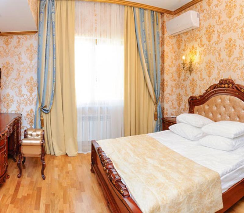 Спальня в 2 местном 2 комнатном Королевском Люксе санатория Целебный Нарзан в Кисловодске