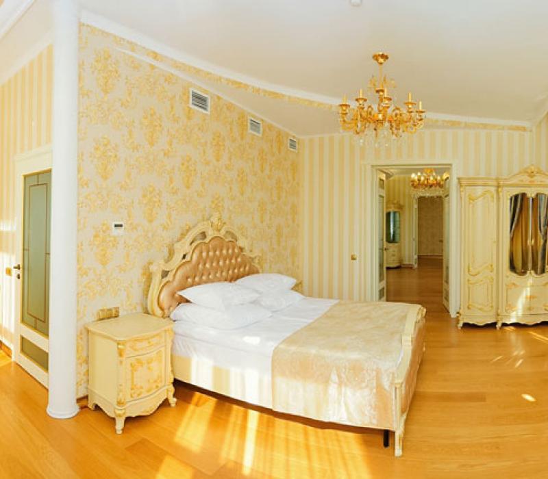 Спальня в 2 местном 3 комнатном Золотом Люксе санатория Целебный Нарзан в Кисловодске