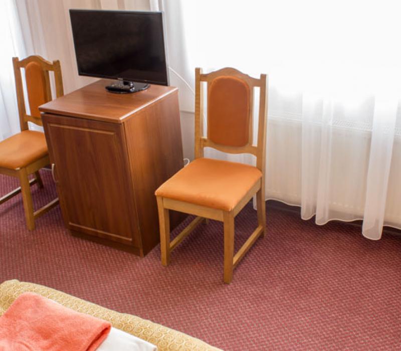 Телевизор в 2 местном 1 комнатном Улучшенном санатория Центросоюза РФ в Ессентуках