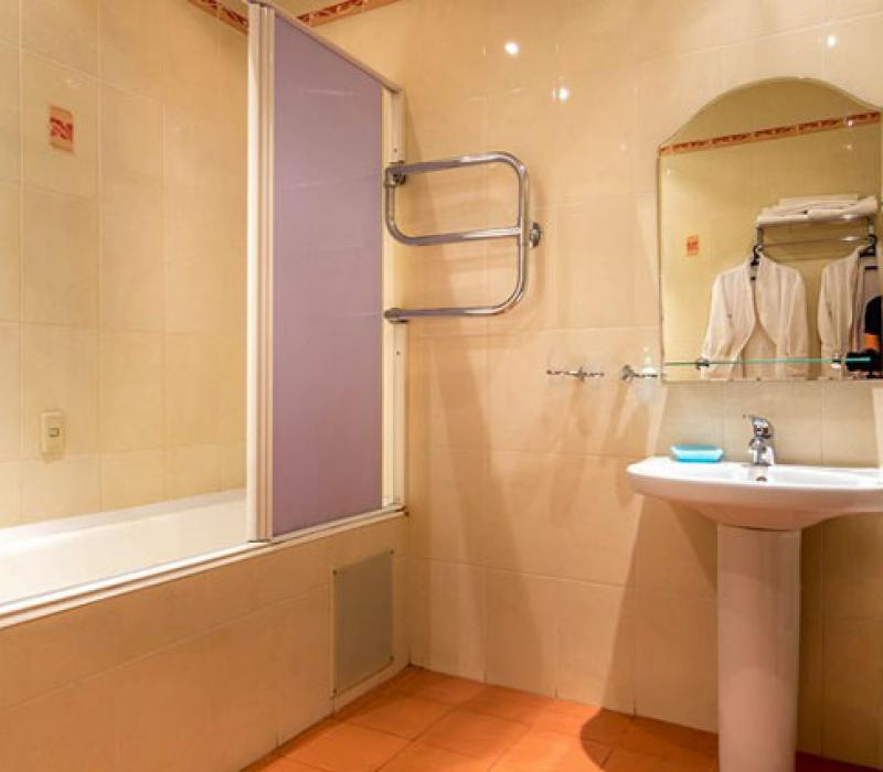 Ванная комната в 1 местном 1 комнатном Улучшенный, Корпус 2 санатория Москва в Ессентуках