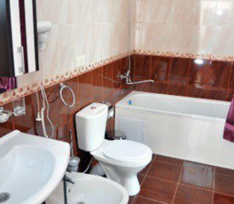 Ванная комната в 2 местном 2 комнатном Люксе санатория Центросоюз в Кисловодске