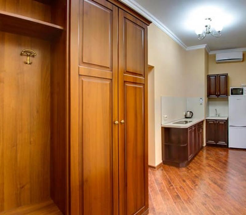 Кухонная зона в номере 2 местный 3 комнатный Сюит, Корпус 1 санатория Горького в Кисловодске
