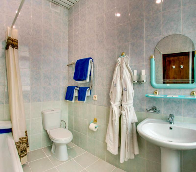 Ванная комната 2 местного 2 комнатного 1 категории Улучшенного, Корпус 1 в санатории Горького. Кисловодск