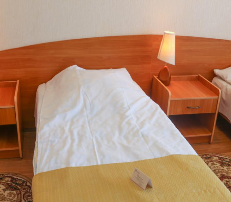Спальные места в 2 местном 1 комнатном 2 категории, Корпус 1 санатория З0 лeт Пoбеды в Железноводске