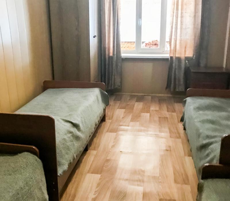 Кровати в 4 местном 1 комнатном номере в Коттедже. Архыз. Гостевой двор Лесная сказка
