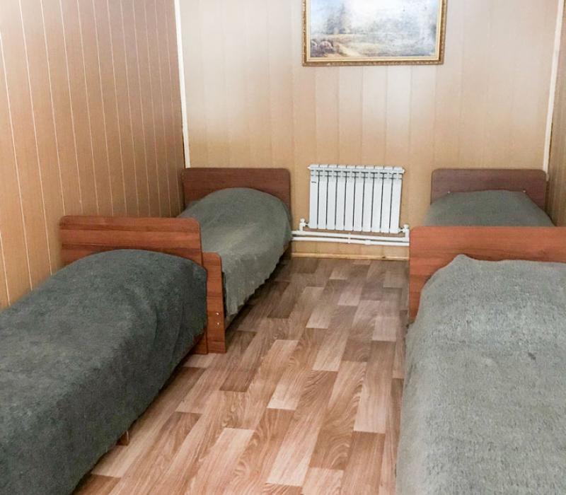 Односпальные кровати в 6 местном 2 комнатном номере в Коттедже гостевого двора Лесная сказка в Архызе