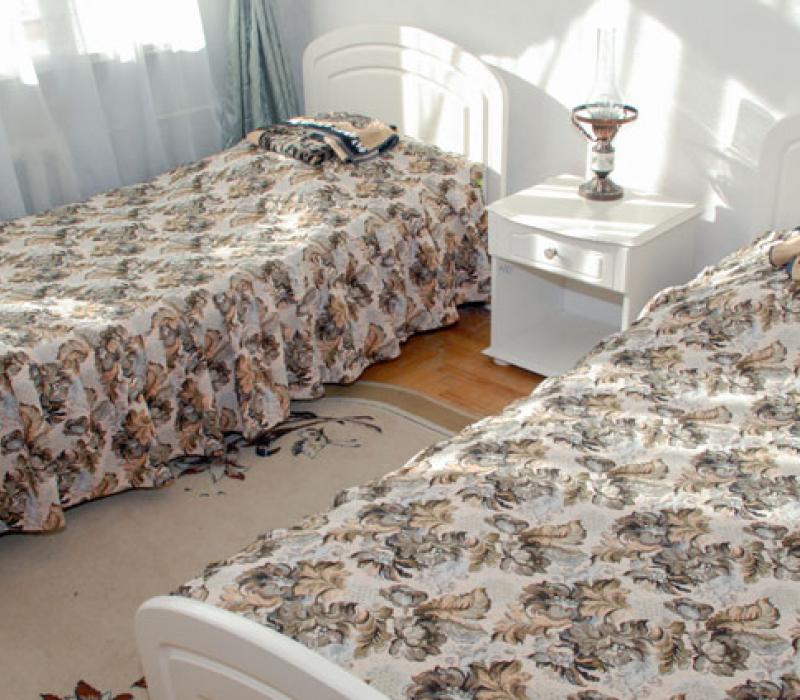 Спальные места в 2 местном 2 комнатном 1 категории, Корпус 2 санатория Кирова в Кисловодске