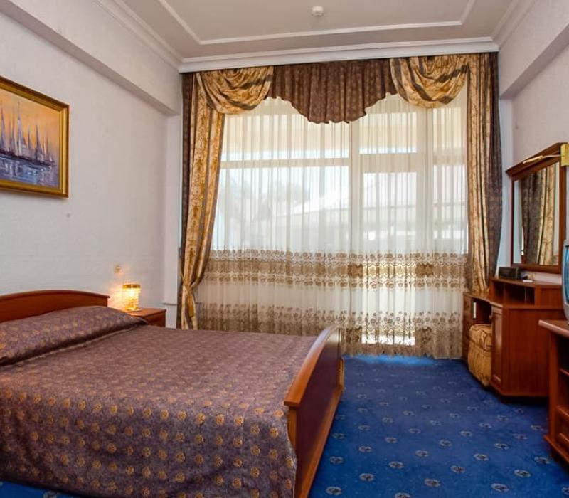 Спальня в 2 местном 2 комнатном Люксе, Лечебный корпус в СПА-отеле Русский Дом Дивный 43°39°. Сочи