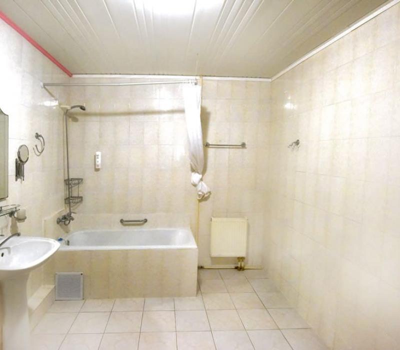 Ванная комната в 4 местном 2 комнатном номере Семейный, Коттедж СПА-отеля Русский Дом Дивный 43°39° в Сочи 
