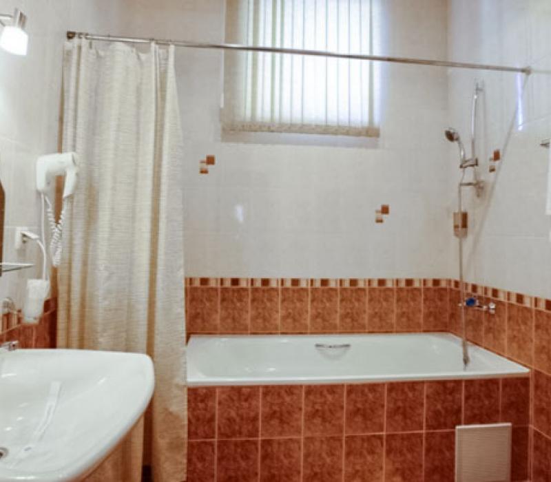 Ванная комната в 2 местном 3 комнатном Апартаменты, Корпус 5 санатория Шахтер в Ессентуках