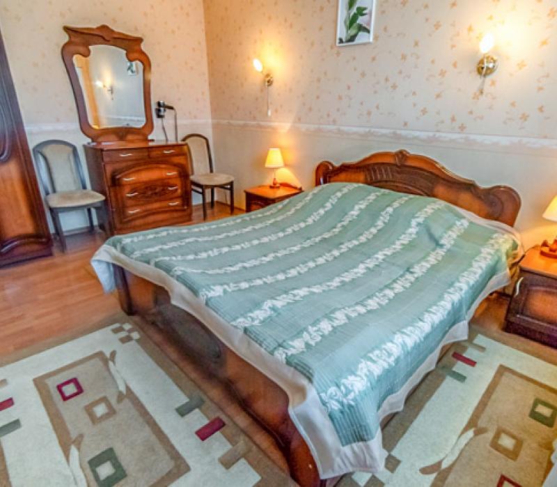 Интерьер спальни в 2 местном 2 комнатном Люксе санатория Машук в Пятигорске