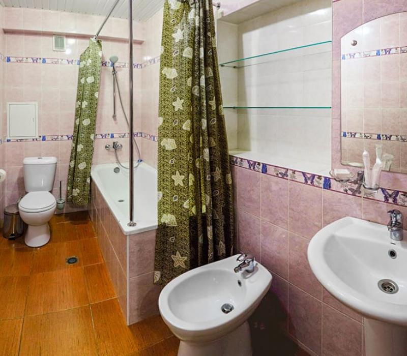 Ванная комната в 2 местном 2 комнатном I категории пансионата Искра в Пятигорске