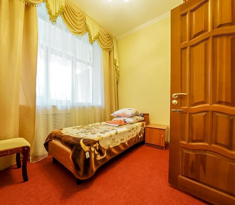 Дополнительное место в 2 местном 2 комнатном Улучшенном с балконом санатория Кавказ. Кисловодск