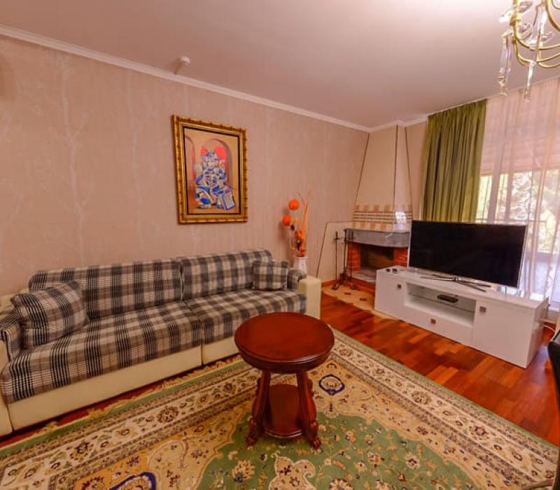 Гостиная 2 местных 3 комнатных Апартаментов санатория Вилла Арнест в Кисловодске