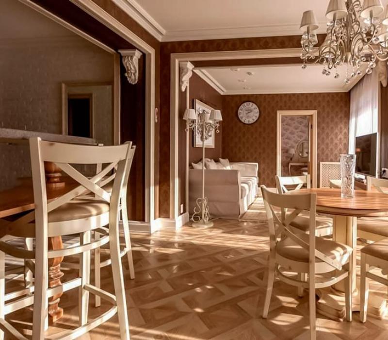 Интерьер гостиной в 2 местных 3 комнатных Апартаментах Прованс санатория Джинал в Кисловодске