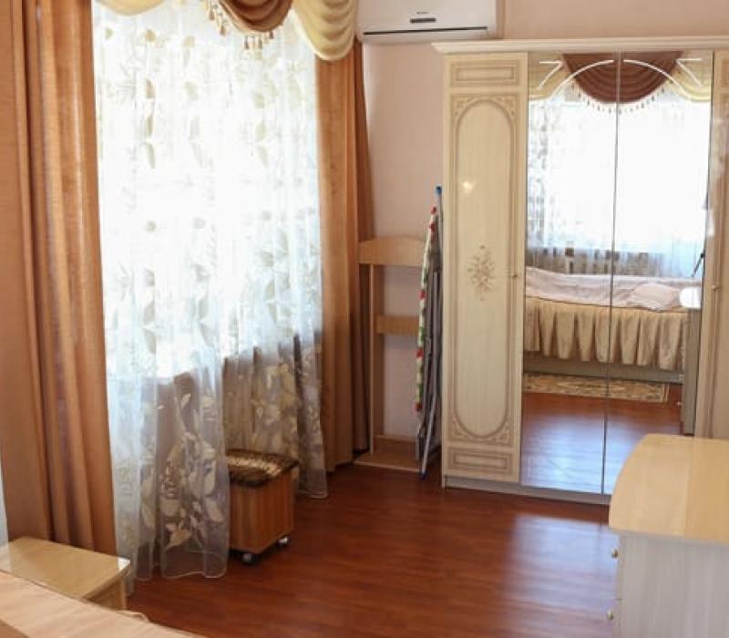 Интерьер спальни 2 местного 2 комнатного Люкса с кухонной зоной и сауной в санатории Колос. Кисловодск