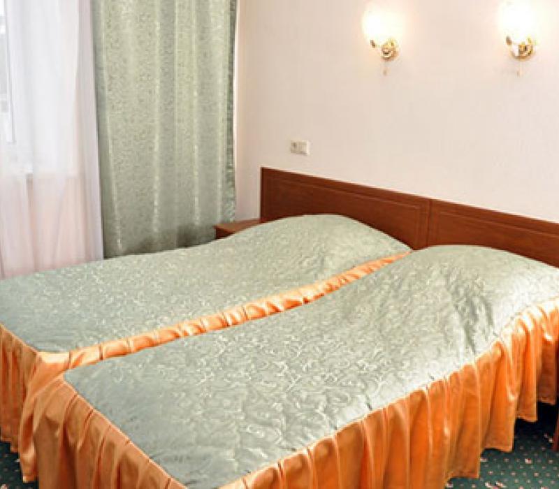 Оснащение спальни в 2 местном 2 комнатном 1 категории, Корпус 2 санатория Димитрова в Кисловодске