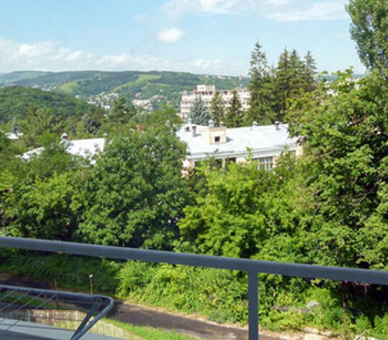 Вид с балкона номера 2 местный 2 комнатный 1 категории, Корпус 2 санатория Димитрова в Кисловодске