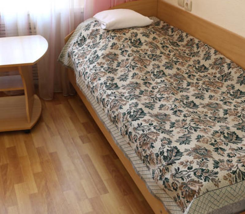 Кровать в 2 местном 2 комнатном Семейный без балкона санатория Колос. Кисловодск