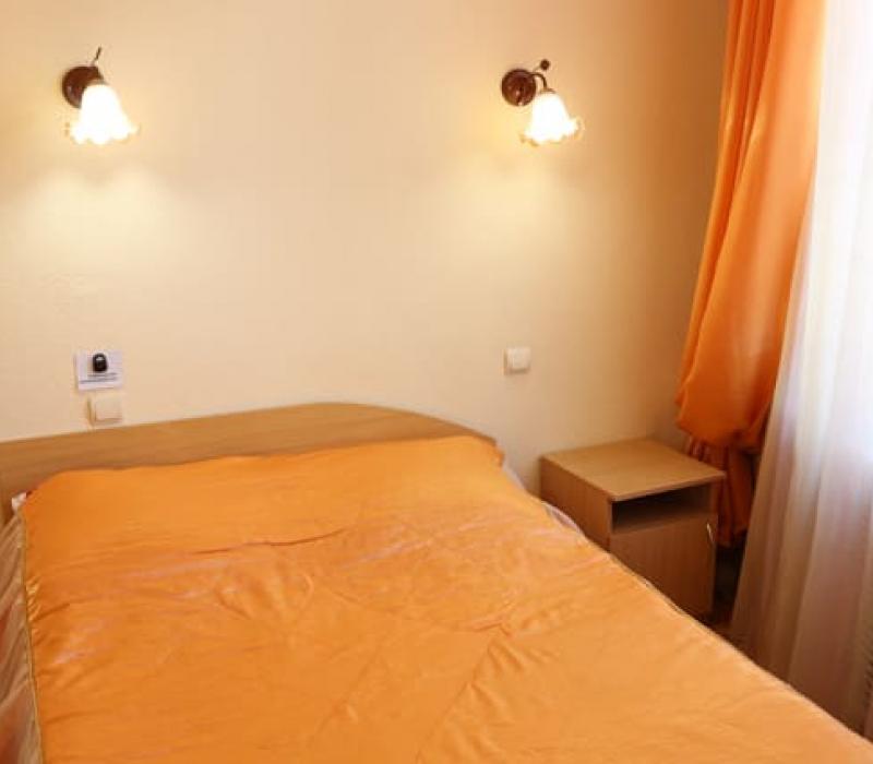 Спальня в 2 местном 2 комнатном Семейный без балкона в санатории Колос. Кисловодск