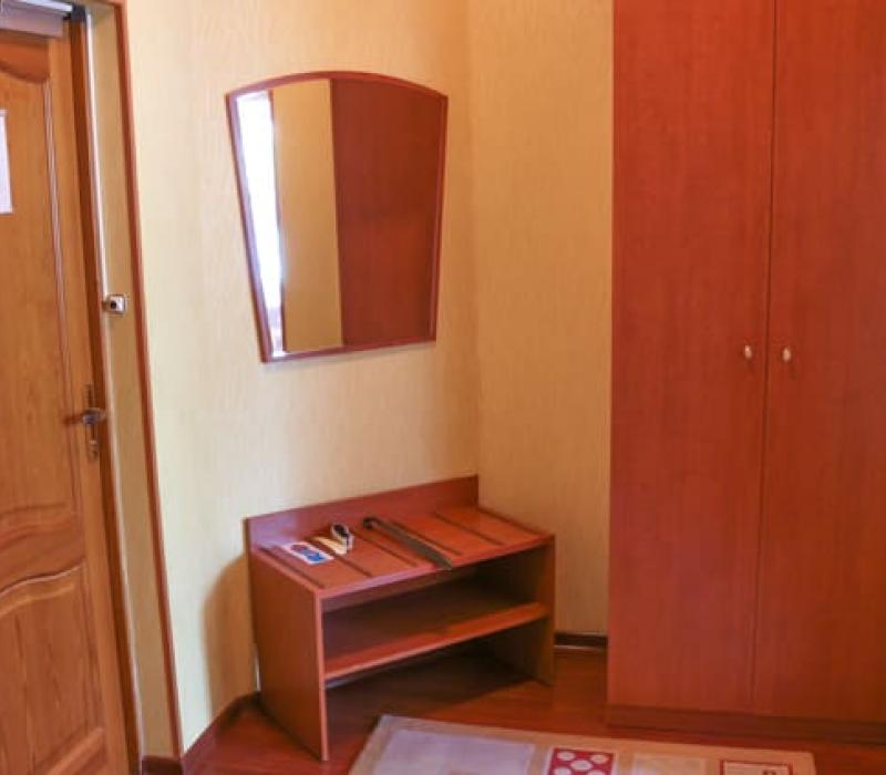 Прихожая в 2 местном 2 комнатном Люксе с кухонной зоной и сауной санатория Колос в Кисловодске