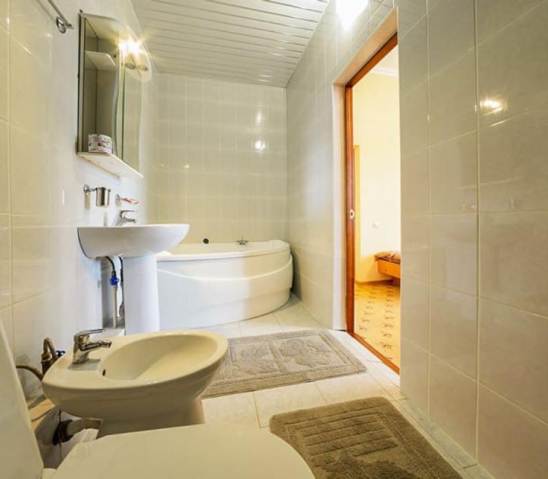 Ванная комната в номере 4 местные 4 комнатные Апартаменты в санатории Кавказ. Кисловодск