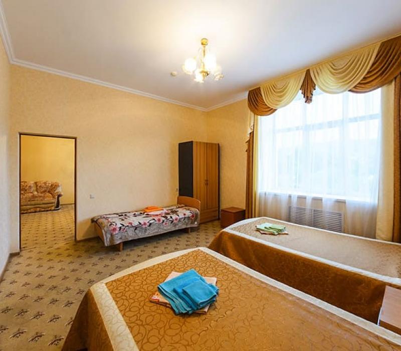 Интерьер спальни 4 местных 4 комнатных Апартаментов в санатории Кавказ. Кисловодск