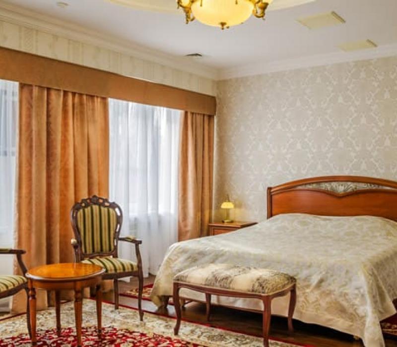 Оснащение спальни 2 местного 4 комнатного Сюита Президентский в санатории Казахстан. Ессентуки