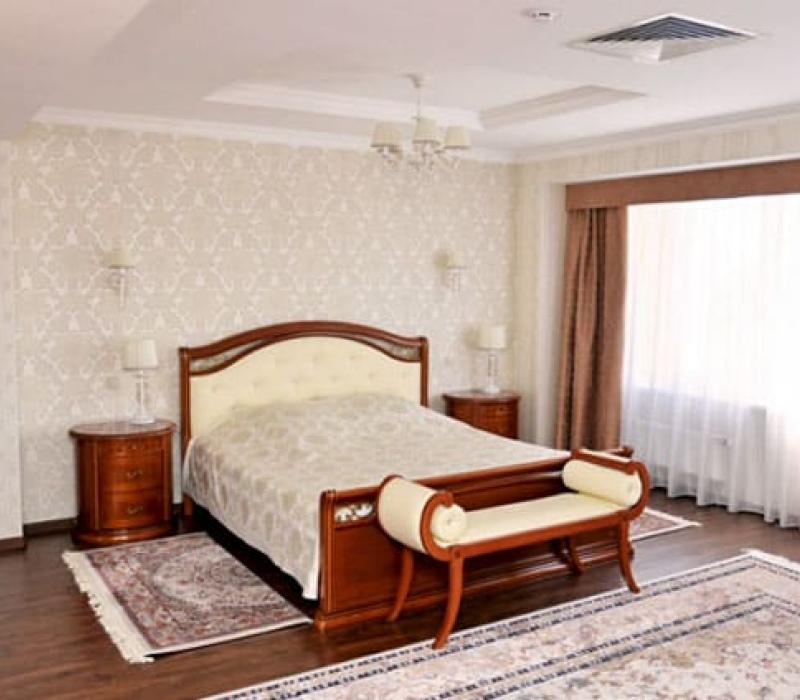 Спальня в 2 местном 4 комнатном Сюите Президентский санатория Казахстан в Ессентуках