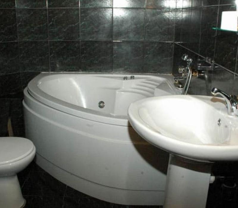 Ванная комната в 2 местном 3 комнатном Люксе, Корпус 2 санатория Родник в Пятигорске