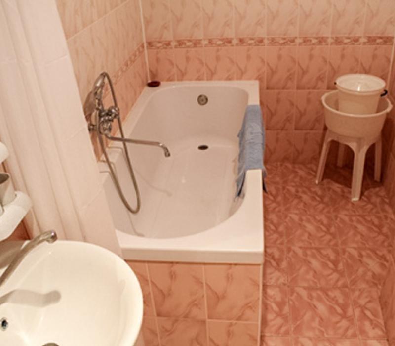 Ванная комната в 2 местном 2 комнатном 1 категории Твин, Корпус 2 санатория Москва в Кисловодске