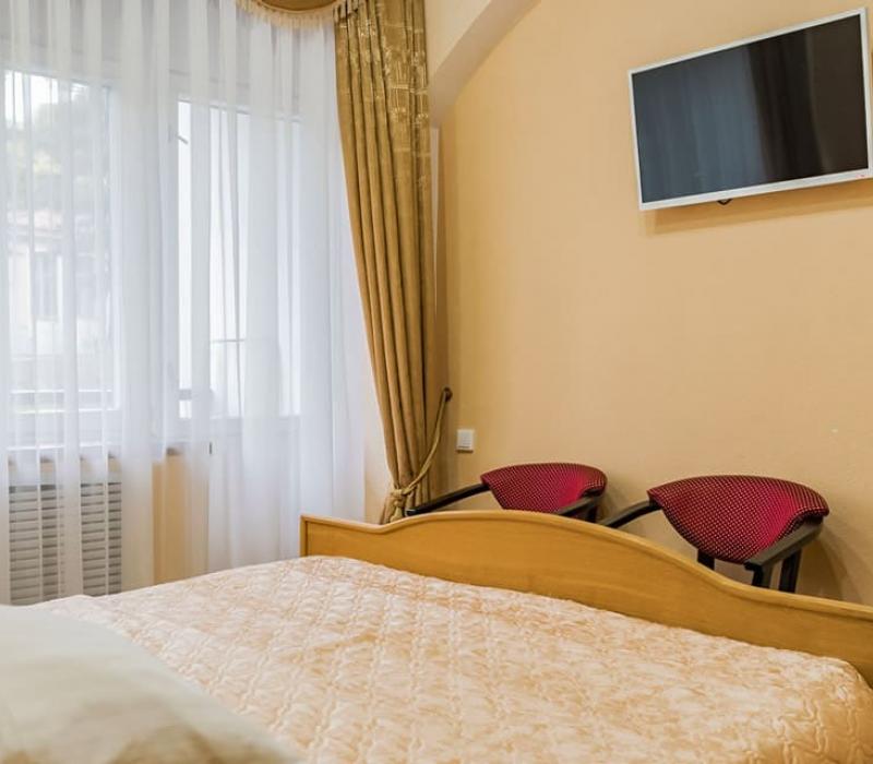 Спальня в 2 местном 2 комнатном Люксе Центрального военного санатория в Пятигорске