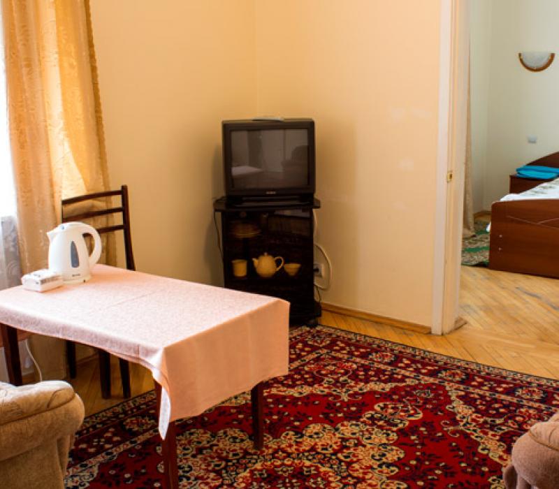Гостиная 2 местного 2 комнатного Люкса (№ 9), Корпус 2 в санатории Узбекистан. Кисловодск
