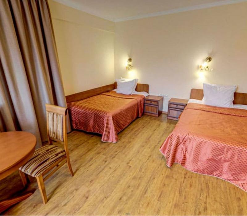 Спальные места в 2 местном 2 комнатном Джуниор сюит (№ 93), Корпус 1 санатория Узбекистан. Кисловодск