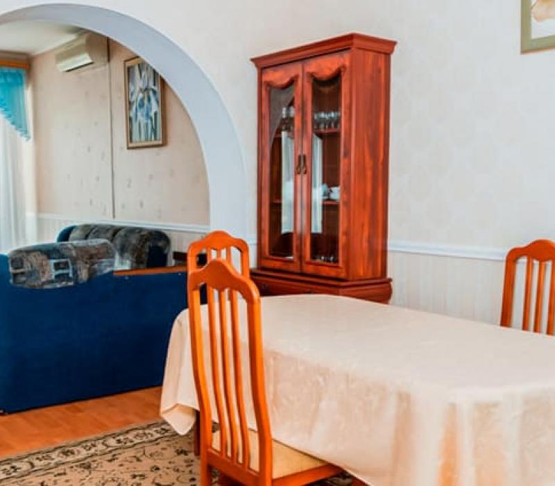 Интерьер столовой в номере 2 местные 3 комнатные Апартаменты санатория Машук в Пятигорске