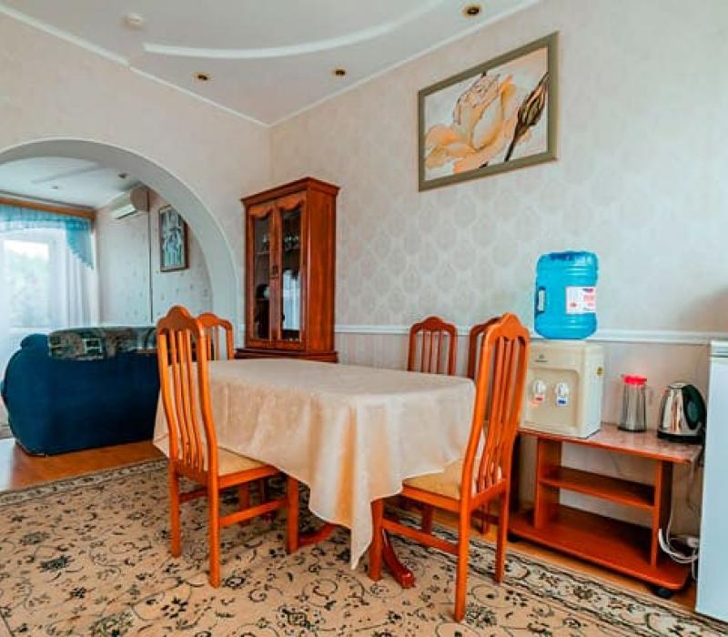 Столовая в 2 местных 3 комнатных Апартаментах в санатории Машук. Пятигорск 