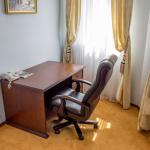 Рабочий кабинет 2 местного 3 комнатного Люкса санатория Галерея Палас в Пятигорске