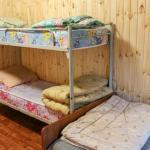 Двухъярусная кровать в 2 местном 1 комнатном номере в Коттедже в гостевом дворе Лесная сказка в Архызе
